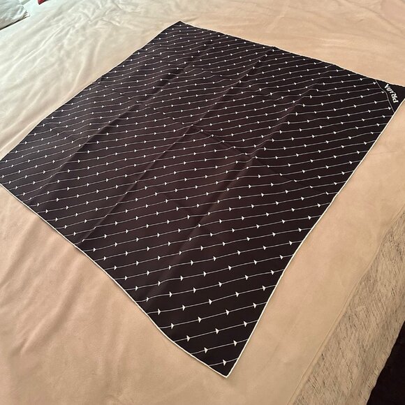 Prada 90 x 90 cm Silk Scarf with Box (never worn) - Picture 4 of 9